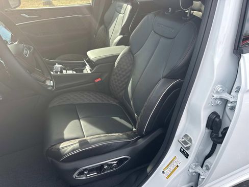 New 2025 Jeep Grand Cherokee Summit w/ Obsidian Package image 20