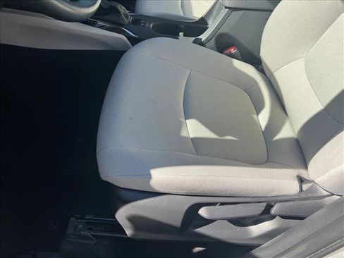 Used 2024 Toyota Corolla Cross L image 11