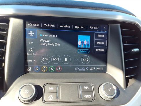 Used 2023 GMC Acadia SLT image 17