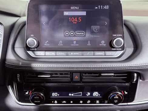 Used 2023 Nissan Rogue SV w/ Premium Package w/ SV Premium B Package FWD image 15
