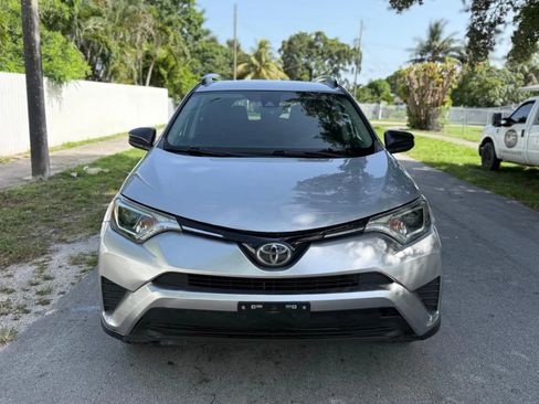 Used 2017 Toyota RAV4 LE FWD image 5
