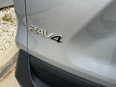 Used 2025 Toyota RAV4 XLE image 40