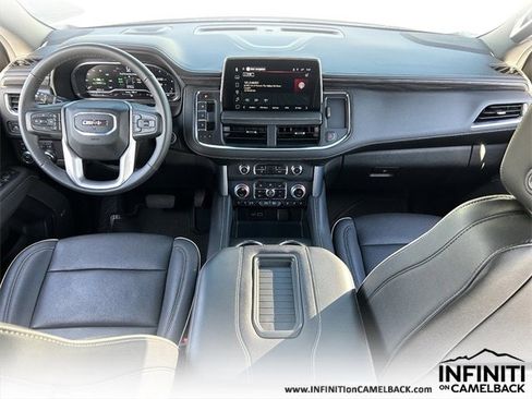 Used 2023 GMC Yukon SLT w/ SLT Premium Package image 16