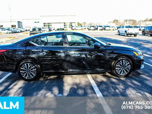 Used 2025 Nissan Altima 2.5 SV image 9