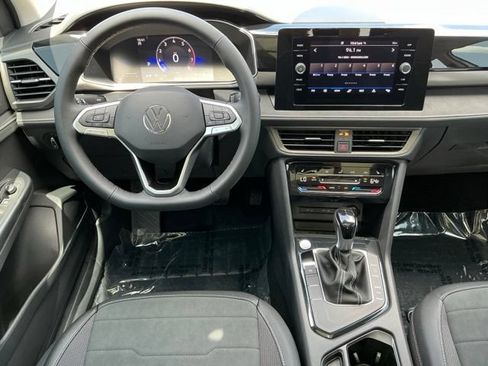 New 2026 Volkswagen Taos SE FWD image 11