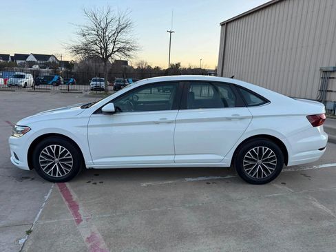 Used 2019 Volkswagen Jetta SE FWD image 4