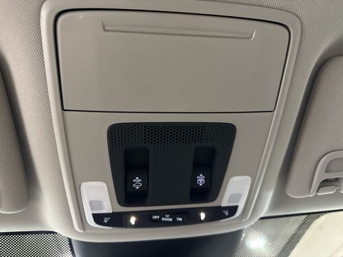 Used 2025 Honda Pilot Touring image 19