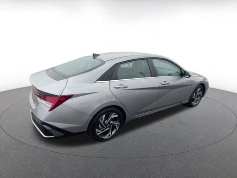 Used 2025 Hyundai Elantra Limited image 15