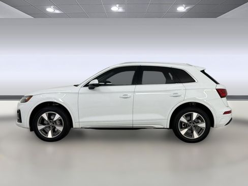 Used 2023 Audi Q5 2.0T Premium w/ Convenience Package AWD/4WD image 2