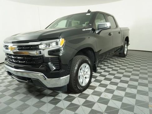 Used 2025 Chevrolet Silverado 1500 LT AWD/4WD image 3