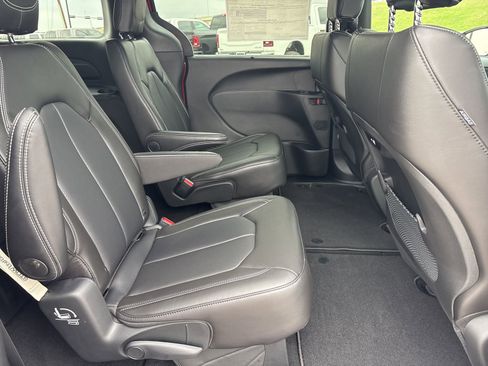 New 2026 Chrysler Pacifica Select image 21