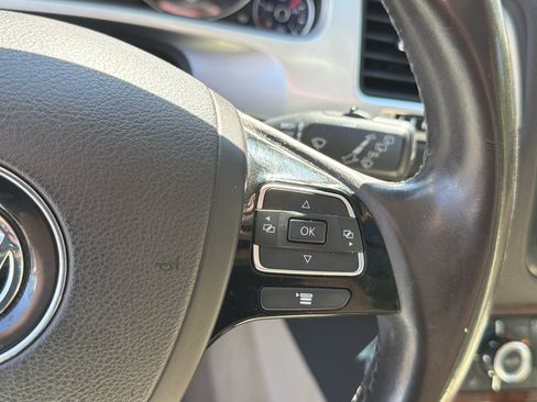 Used 2012 Volkswagen Touareg TDI AWD/4WD image 17