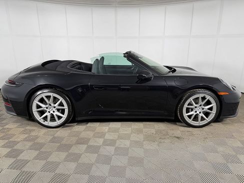 Used 2025 Porsche 911 Carrera RWD image 17
