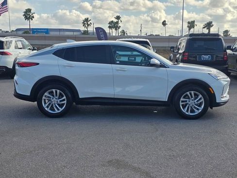 Used 2025 Buick Envista Preferred image 4