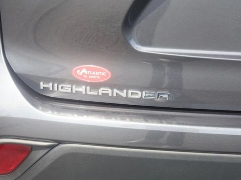 Used 2023 Toyota Highlander XLE AWD/4WD image 29