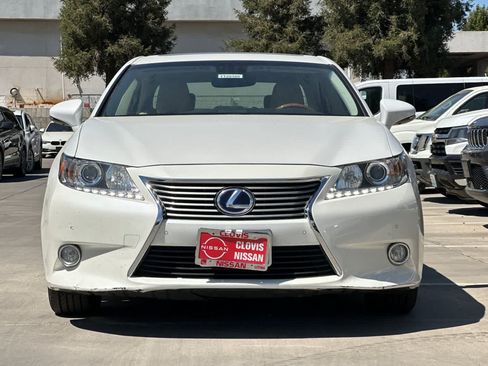 Used 2014 Lexus ES 300h w/ Premium Package w/Bamboo Trim FWD image 11