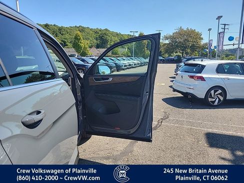 New 2026 Volkswagen Atlas SE image 40