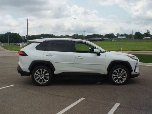 Used 2025 Toyota RAV4 XLE Premium AWD/4WD image 21