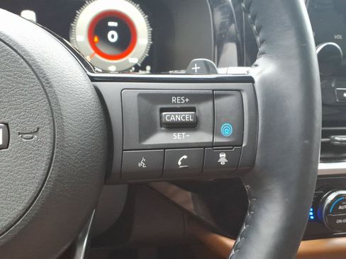 Used 2023 Nissan Pathfinder Platinum AWD/4WD image 17