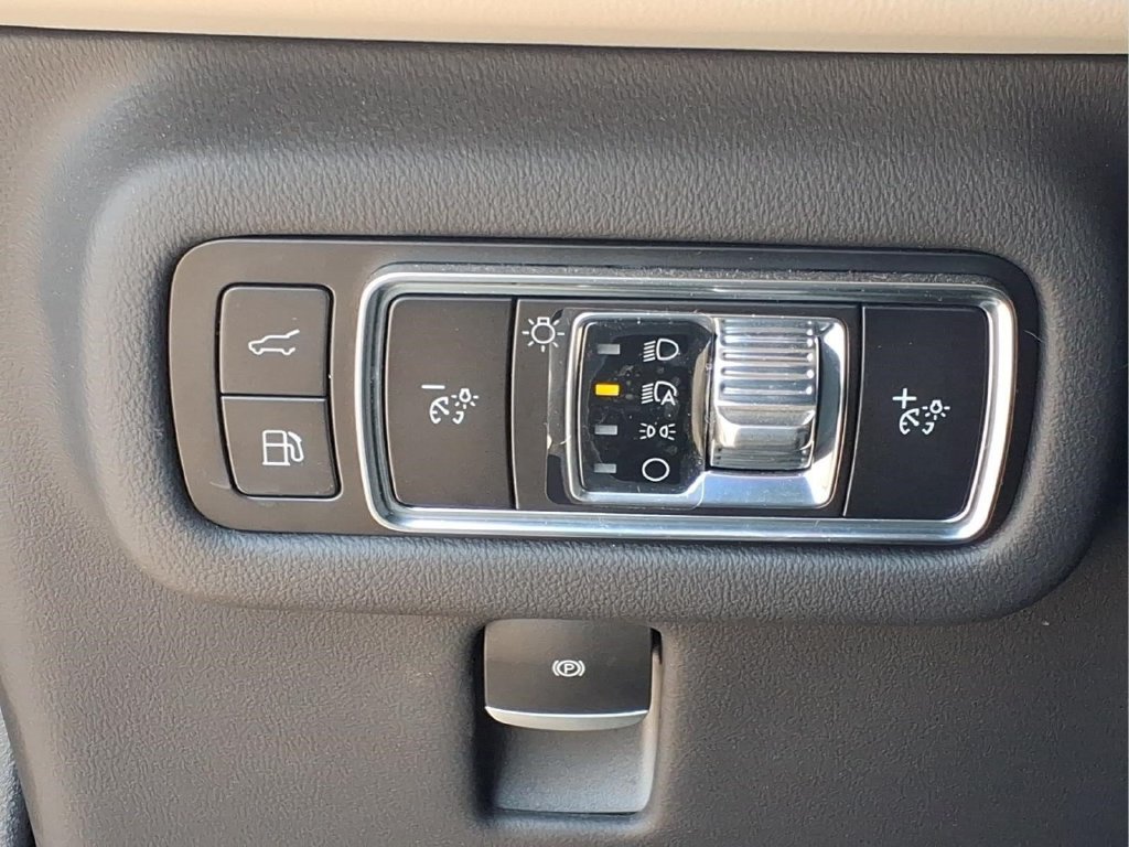 Used 2024 Lincoln Nautilus Reserve AWD/4WD image 23