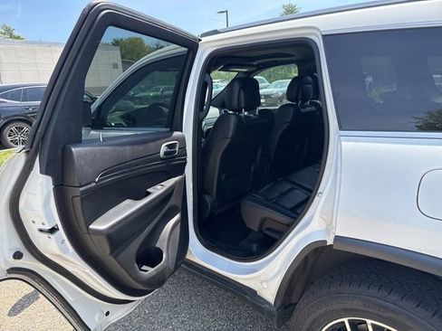 Used 2019 Jeep Grand Cherokee Limited AWD/4WD image 12