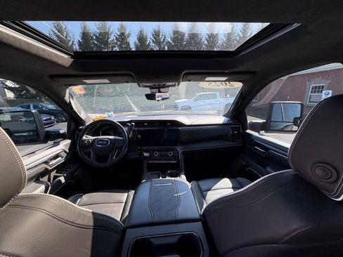 Used 2025 GMC Sierra 2500 AT4X w/ AT4X AEV Edition image 2