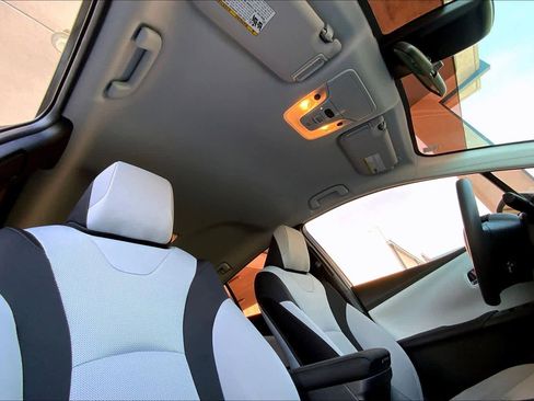 Used 2022 Toyota Prius L Eco image 14