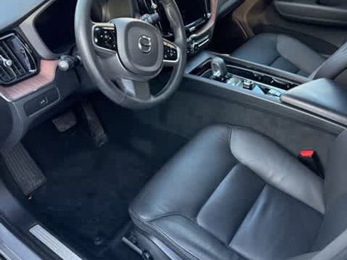 Used 2023 Volvo XC60 B5 Plus image 10