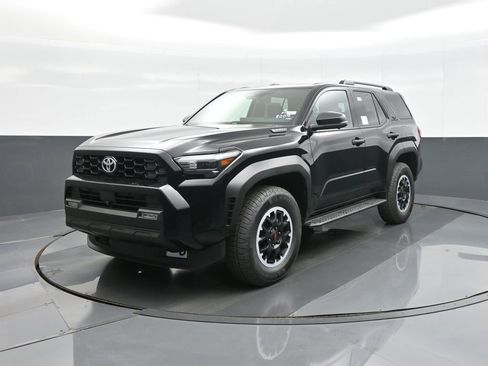 Certified 2025 Toyota 4Runner TRD Off-Road Premium AWD/4WD image 3
