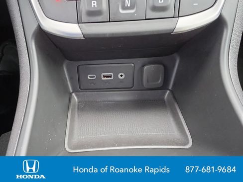 Used 2024 GMC Terrain SLE w/ Elevation Edition FWD image 25