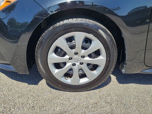 Used 2021 Toyota Corolla LE FWD image 5