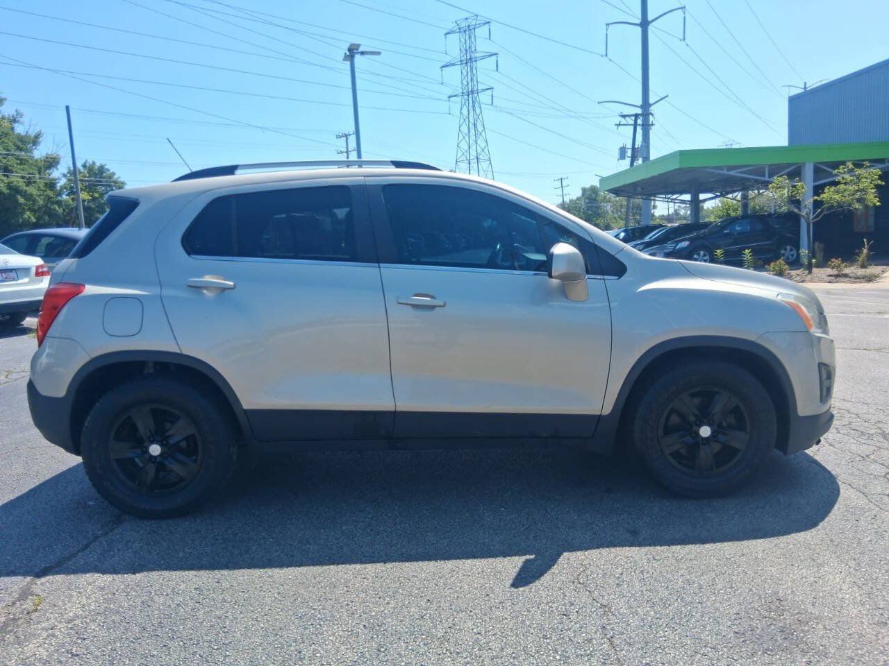 Used 2016 Chevrolet Trax LT w/ LT Sun and Sound Package FWD image 4