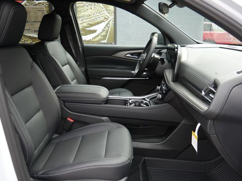 New 2027 Chevrolet Traverse LT w/ Driver Confidence Package AWD/4WD image 9