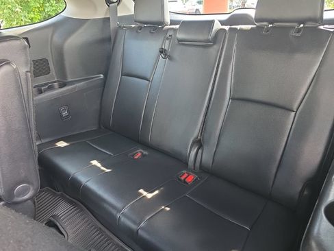 Used 2025 Toyota Highlander XLE AWD/4WD image 13