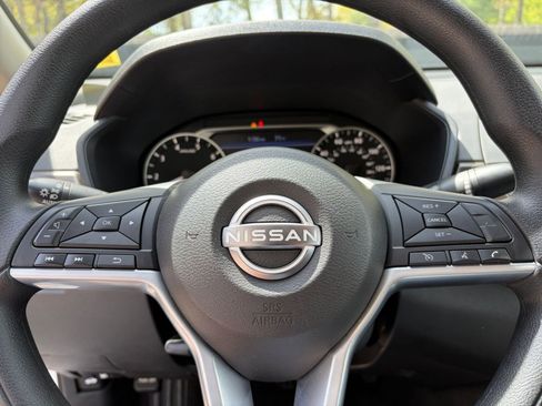 Used 2025 Nissan Altima 2.5 SV FWD image 28