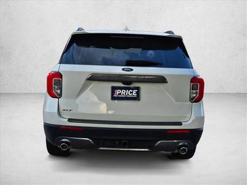 Used 2023 Ford Explorer XLT w/ Equipment Group 202A image 6