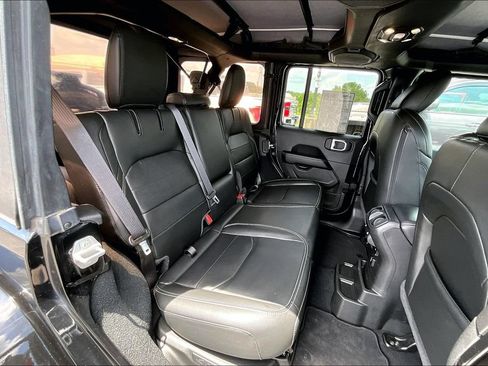 Used 2022 Jeep Wrangler Unlimited Sahara AWD/4WD image 27