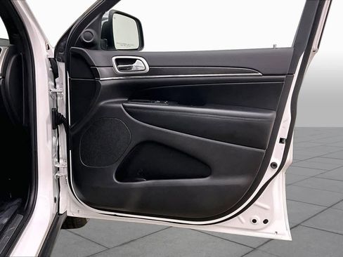 Used 2018 Jeep Grand Cherokee Limited RWD image 27