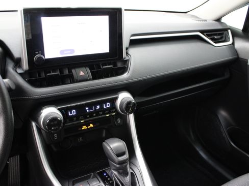 Used 2025 Toyota RAV4 XLE FWD image 16
