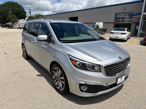 Used 2015 Kia Sedona SX Limited w/ SXL Technology Package FWD image 2