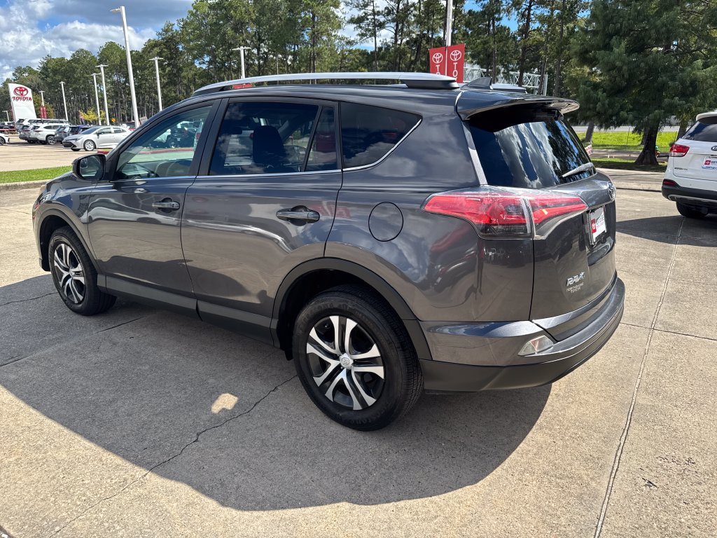 Used 2016 Toyota RAV4 LE FWD image 3