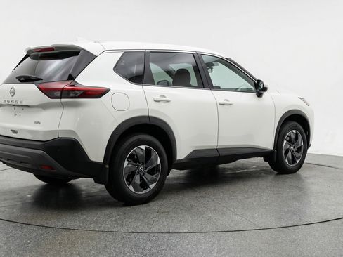 Used 2025 Nissan Rogue SV image 9