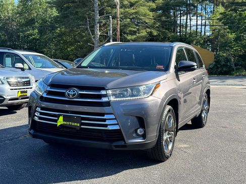 Used 2019 Toyota Highlander Limited Platinum AWD/4WD image 2