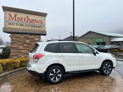Used 2017 Subaru Forester 2.5i Premium w/ All-Weather Package image 4