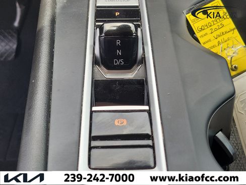 Used 2025 Volkswagen Atlas SE FWD image 29