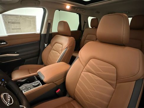 New 2025 Nissan Pathfinder Platinum w/ Cargo Package image 9
