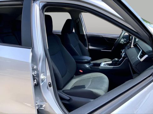 Used 2024 Toyota RAV4 LE FWD image 9