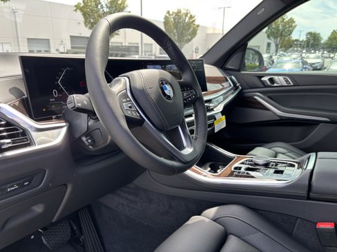 Used 2026 BMW X5 sDrive40i w/ Premium Package image 16