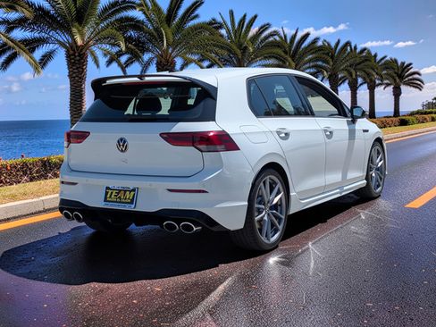 Used 2024 Volkswagen Golf R AWD/4WD image 7