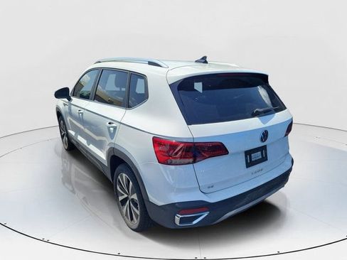 Used 2022 Volkswagen Taos SE FWD image 5
